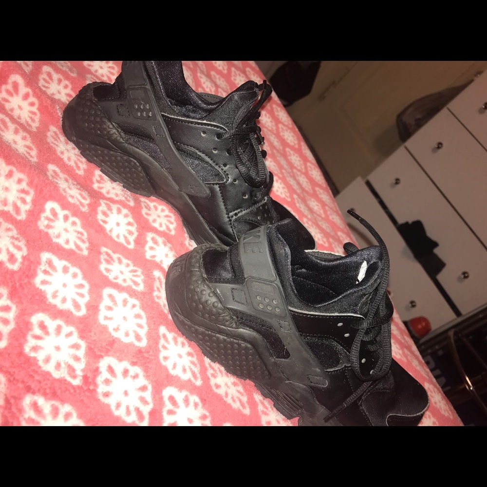 Shoes - Picture 3 of 4